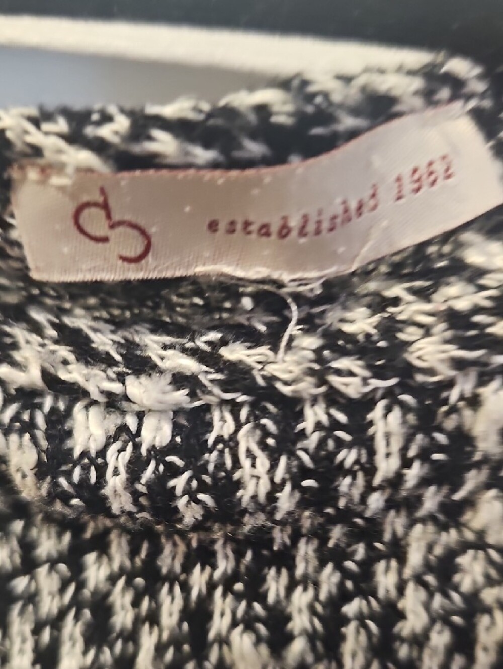 Black & White Knit Pullover Blouse - Picture 3 of 3